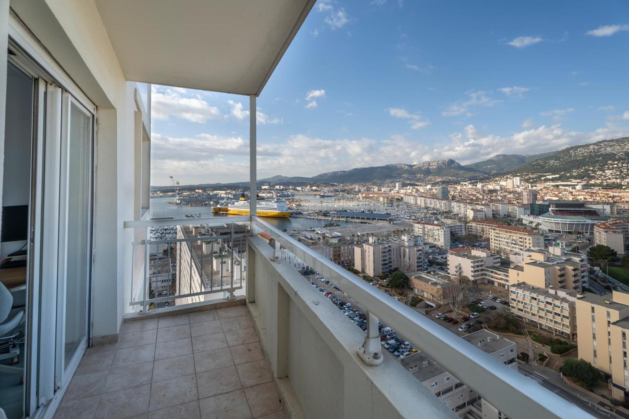 Apartment Vue Panoramique, Grand 2 A *